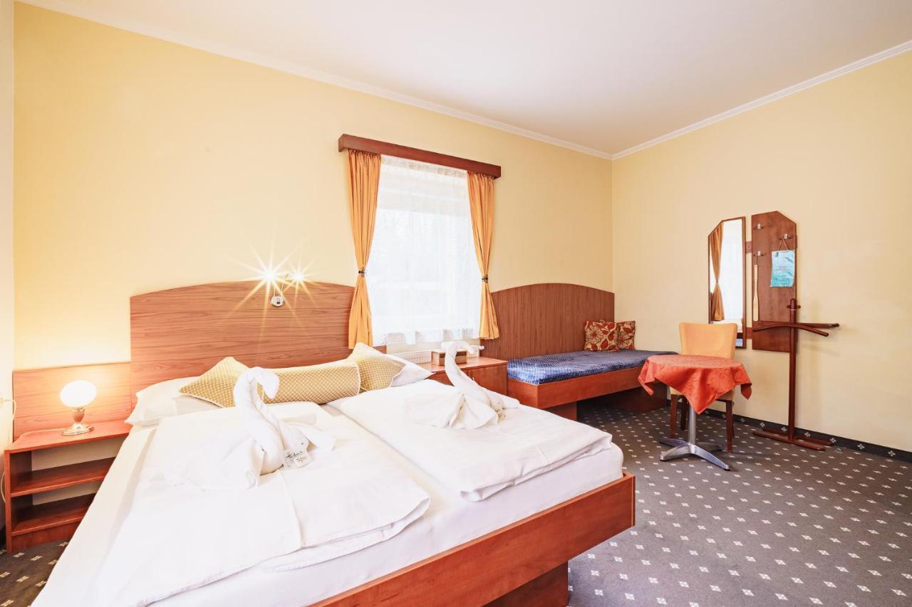 Francis Spa Hotel Františkovy Lázně Екстериор снимка